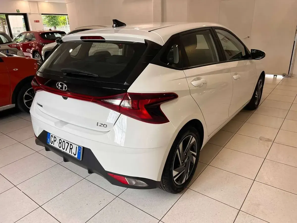 Usata Hyundai i20 84 CV (61 kW) 2023 Bianco Utilitaria