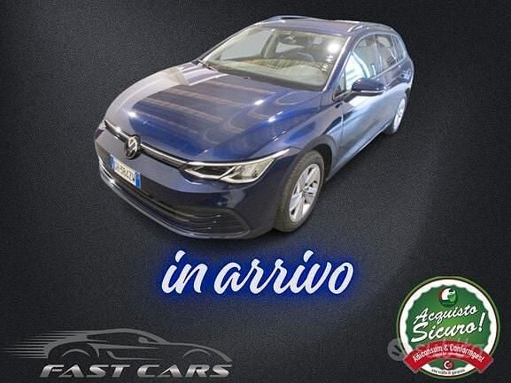 Usata VW Golf VIII Life 115 CV (84 kW) 2022 Blu Station wagon