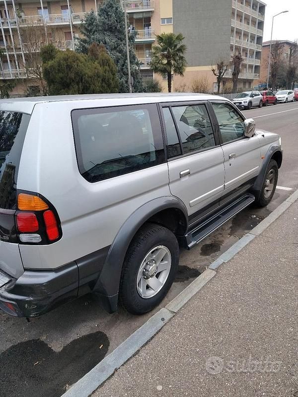 Grigio Usata 2001 Mitsubishi Pajero Sport SUV | 8000 € (Buon prezzo) - Immagine 1/3