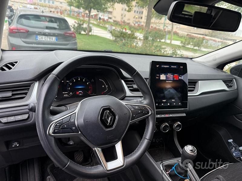 Usata Renault Captur 100 CV (73 kW) 2023 Grigio SUV