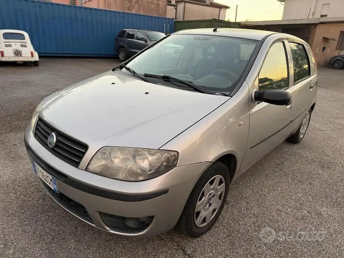 Usata Fiat Punto 60 CV (44 kW) 2005 Grigio Utilitaria