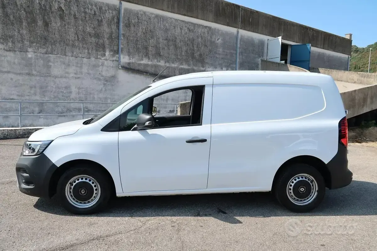 Usata Renault Kangoo 116 CV (85 kW) 2022 Bianco Monovolume