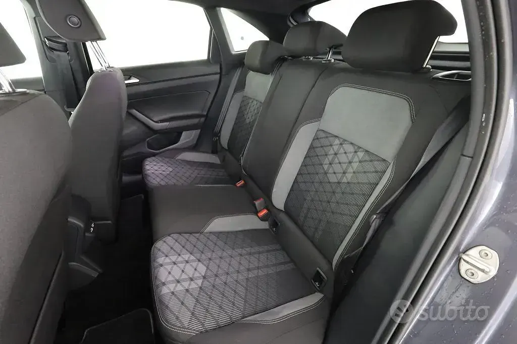 Usata VW Taigo R-line 116 CV (85 kW) 2025 Grigio SUV