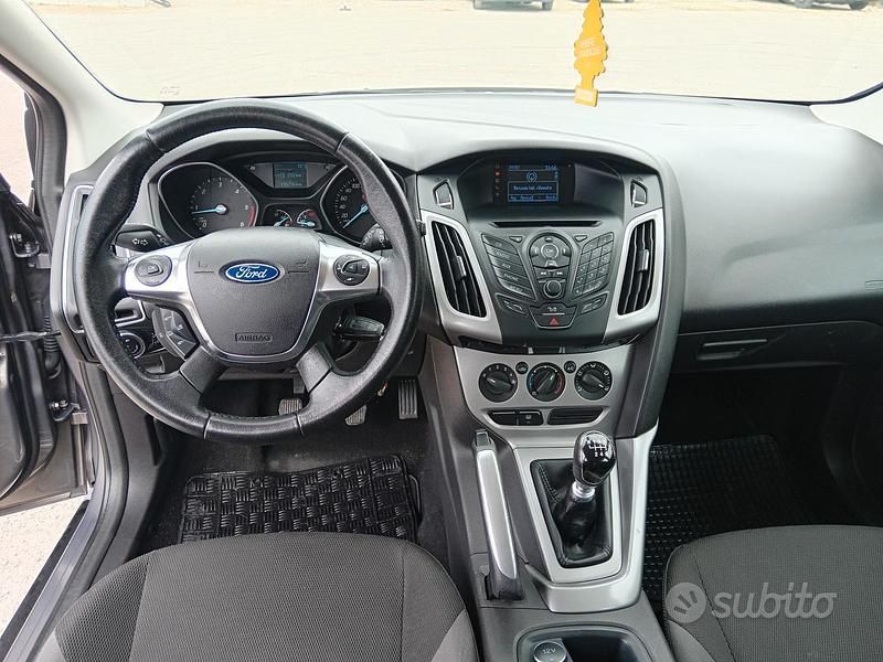 Usata Ford Focus 115 CV (84 kW) 2013 Marrone Berlina
