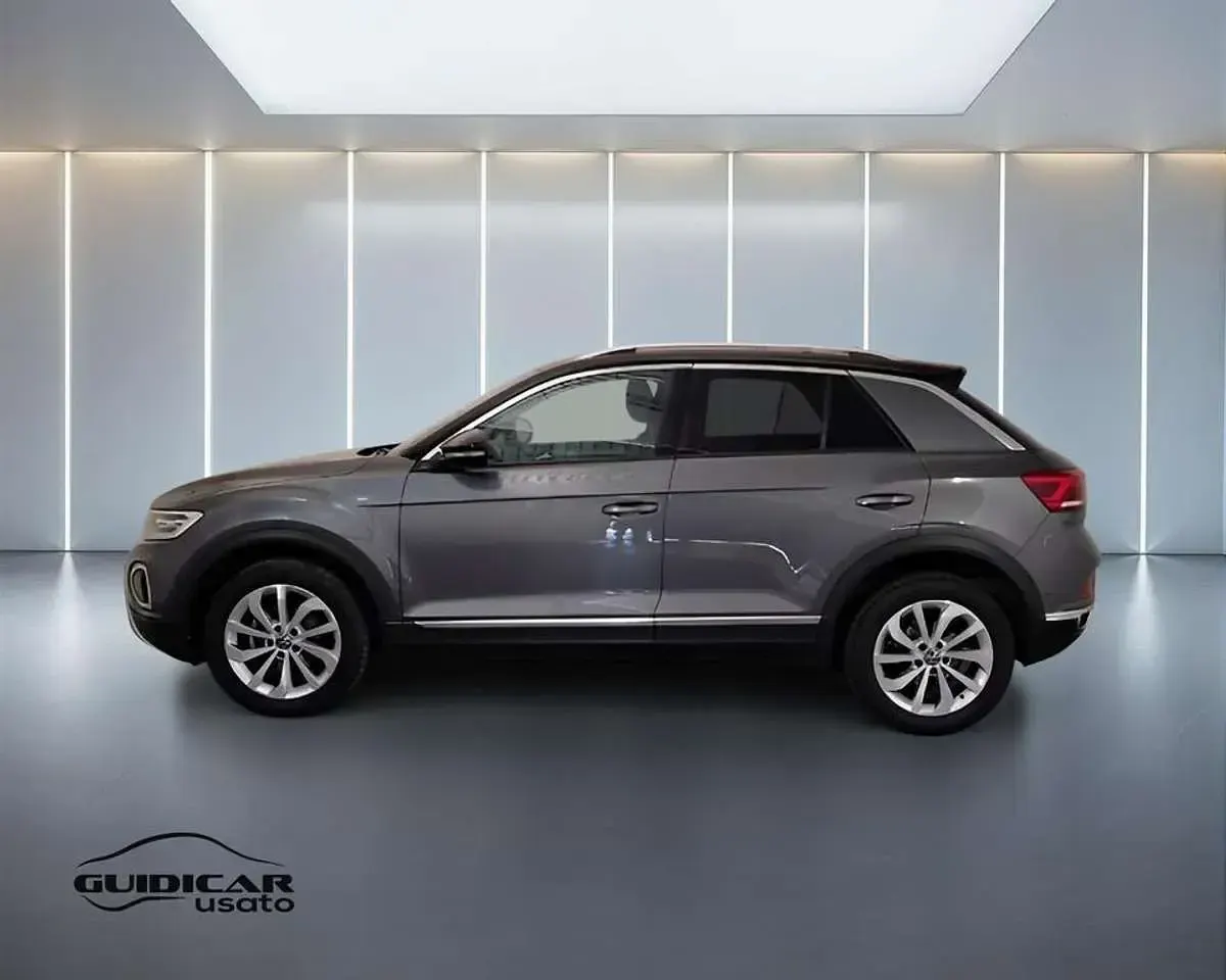 Usata VW T-Roc Style 110 CV (80 kW) 2023 Grigio metallizzato scuro SUV
