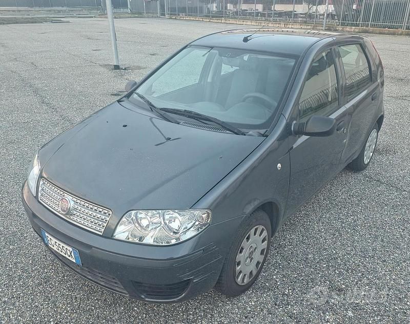 Begagnad Fiat Punto 60 HK (44 kW) 2011 Halvkombi