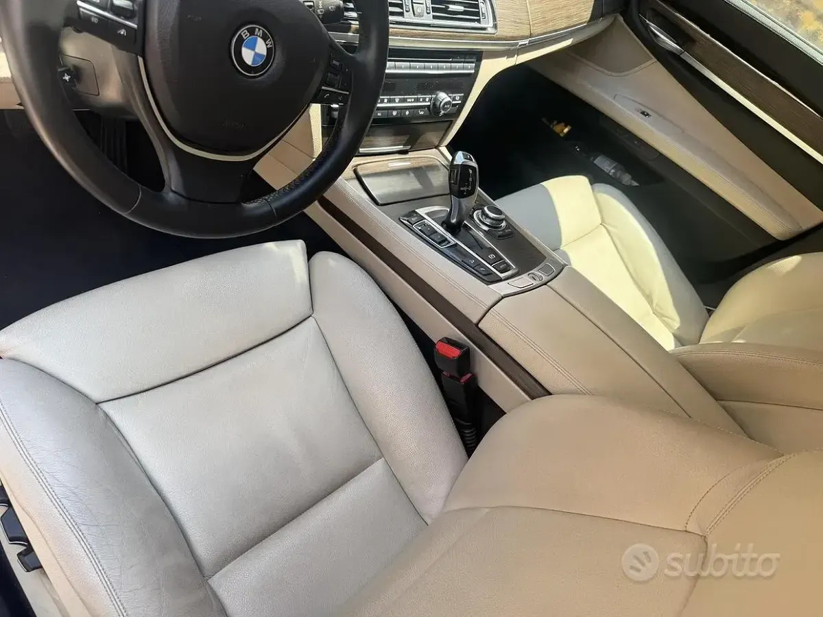 Usata BMW 740 Comfort Edition 306 CV (225 kW) 2011 Bluazzurro Berlina