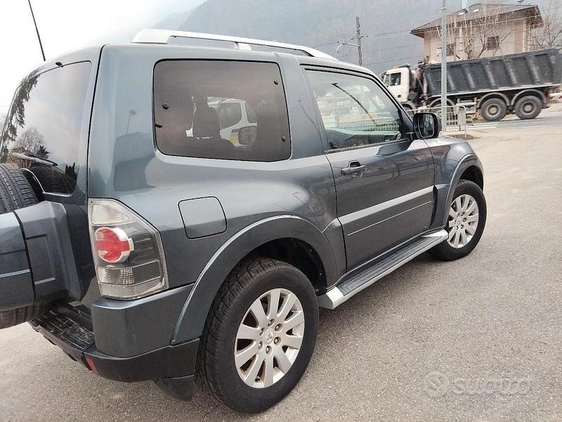 Usata Mitsubishi Pajero Instyle 170 CV (125 kW) 2010 Grigio SUV