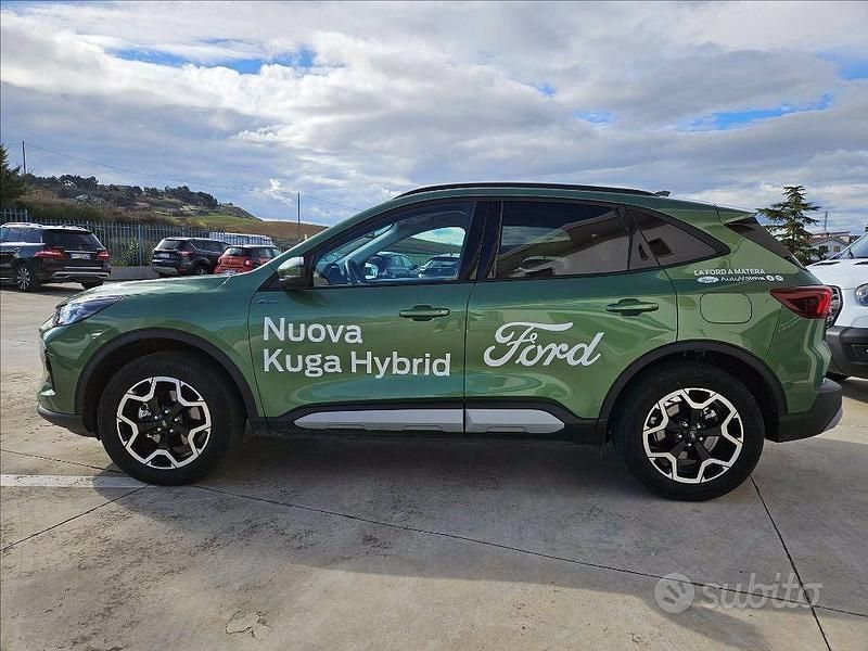Usata Ford Kuga Active 180 CV (132 kW) 2024 Verde metallizzato SUV