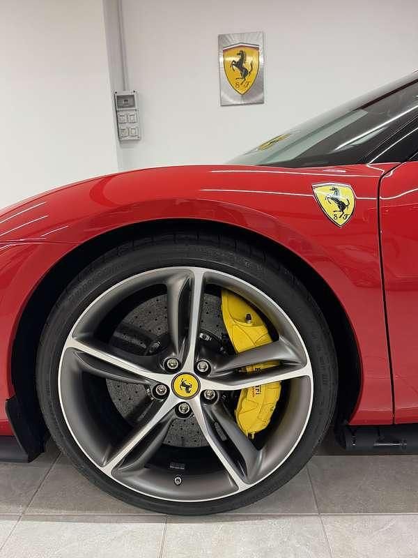 Usata Ferrari 296 663 CV (487 kW) 2024 Rosso Coupé