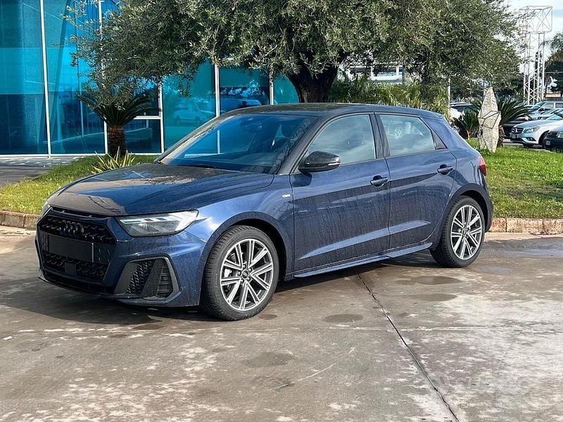 Blu Nuova 2025 Audi A1 S-Line Tre volumi | 29.900 € (Buon prezzo) - Immagine 1/4