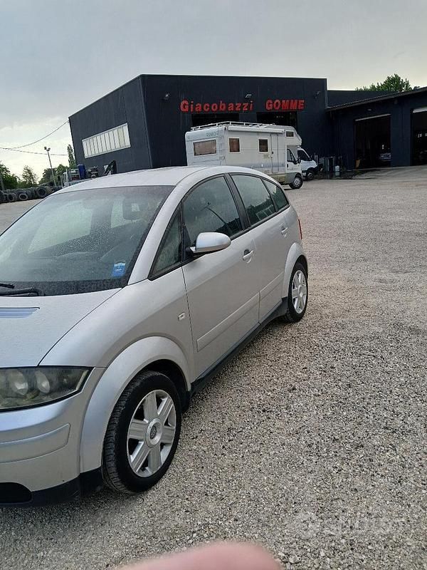 Usata Audi A2 75 CV (55 kW) 2006 Grigio Utilitaria