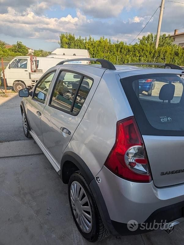 Usata Dacia Sandero 75 CV (55 kW) 2011 Grigio Berlina