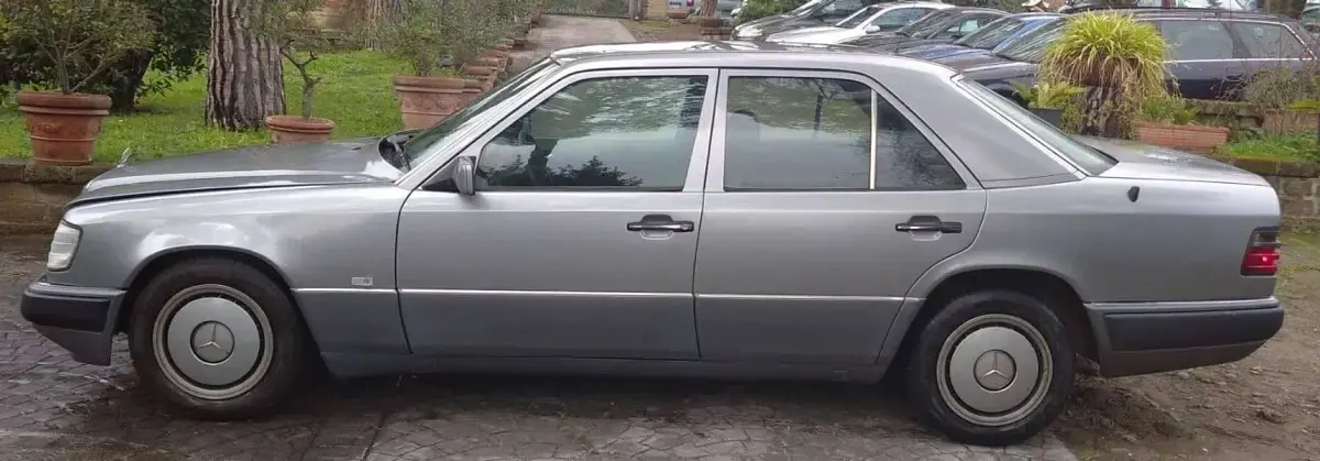 Usata Mercedes 200 122 CV (89 kW) 1992 Grigio Berlina