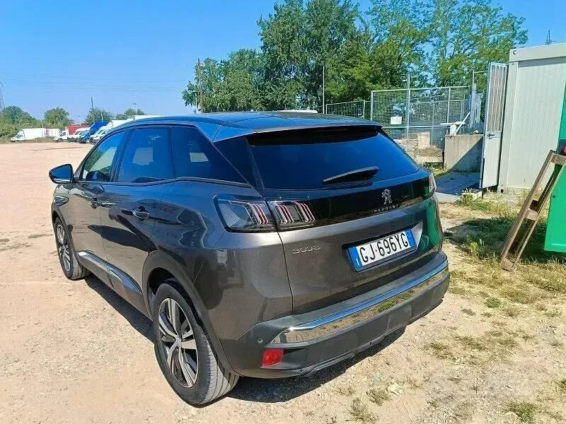 Usata Peugeot 3008 Allure 131 CV (96 kW) 2022 Grigio platinium met. SUV