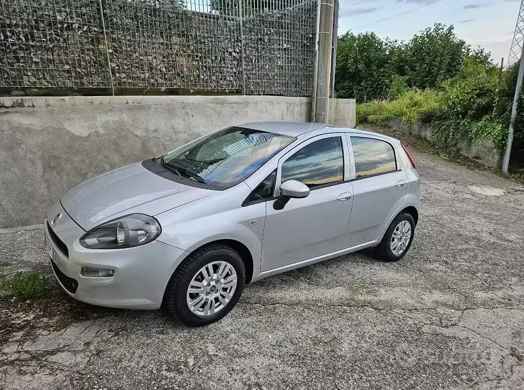 Usata Fiat Grande Punto 77 CV (56 kW) 2017 Grigio Utilitaria