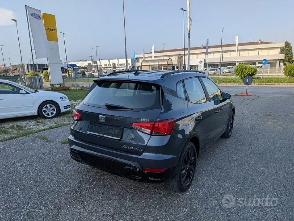 Usata Seat Arona 95 CV (69 kW) 2024 Grigio SUV