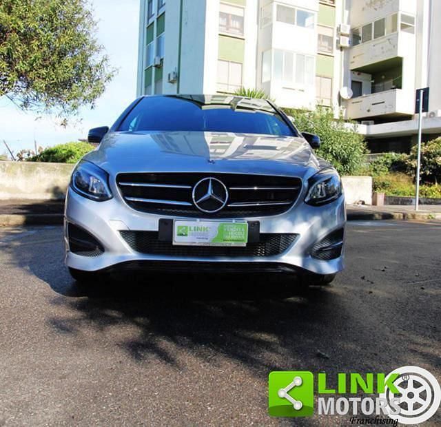 Usata Mercedes B180 Premium 109 CV (80 kW) 2017 Grigio Monovolume