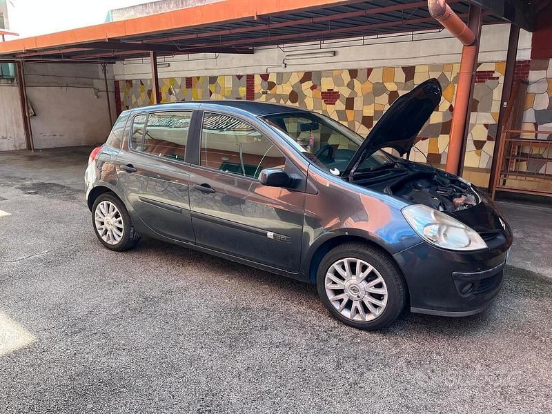 Usata Renault Clio II 2008 Grigio Utilitaria