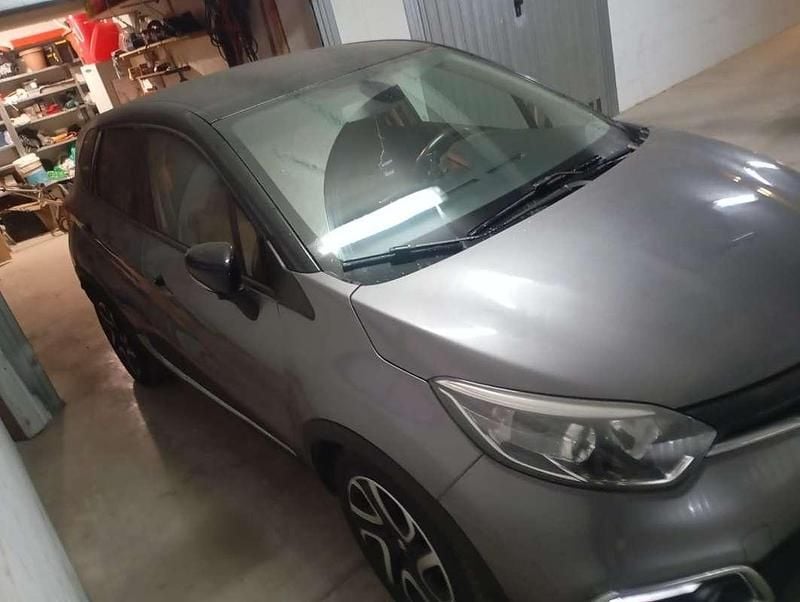Usata Renault Captur Intens 90 CV (66 kW) 2015 Grigio SUV