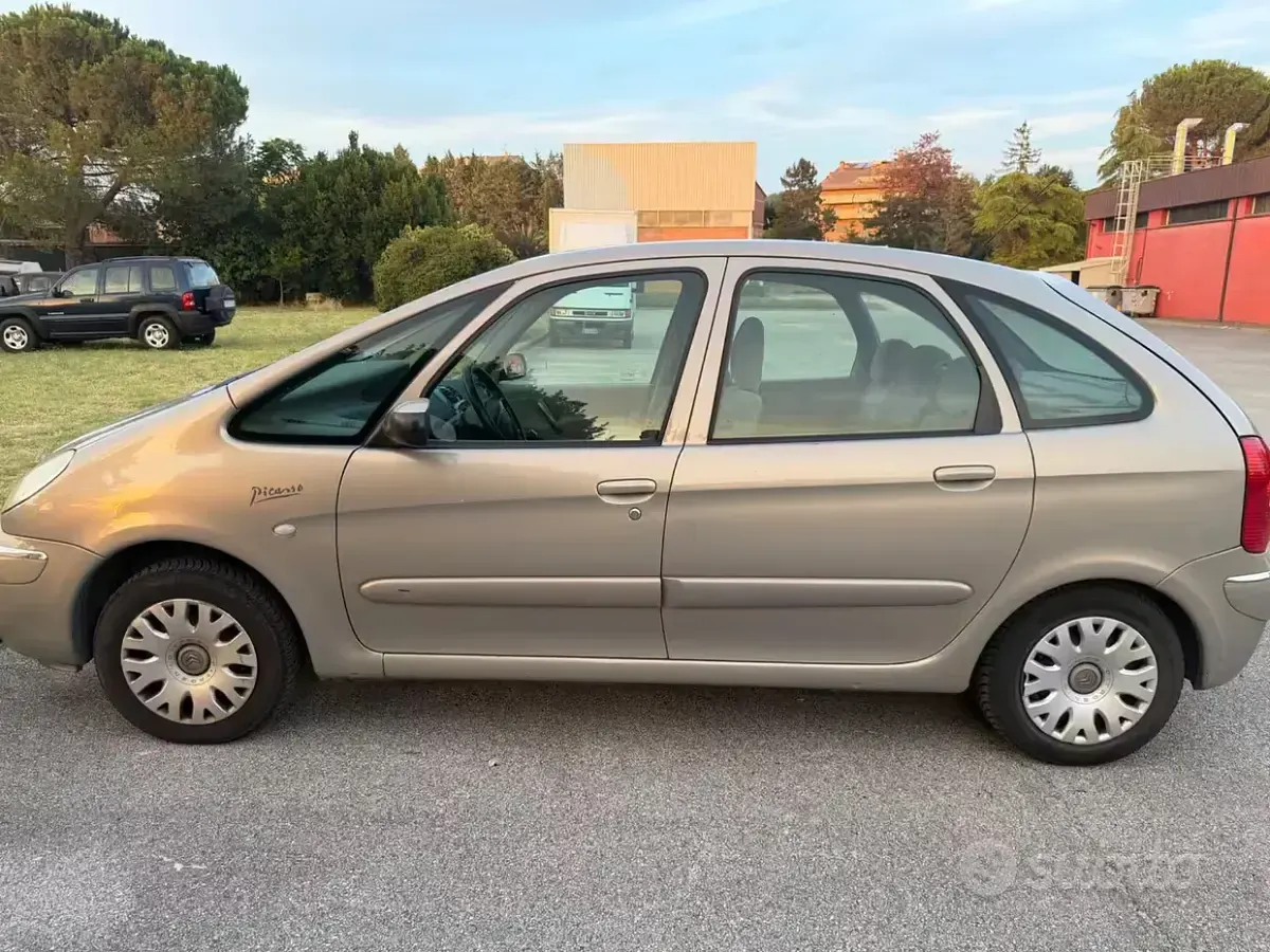 Usata Citroën Xsara Picasso Exclusive 90 CV (66 kW) 2004 Beige Monovolume