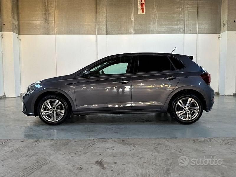Begagnad VW Polo R-line 95 HK (69 kW) 2022 Grå Halvkombi