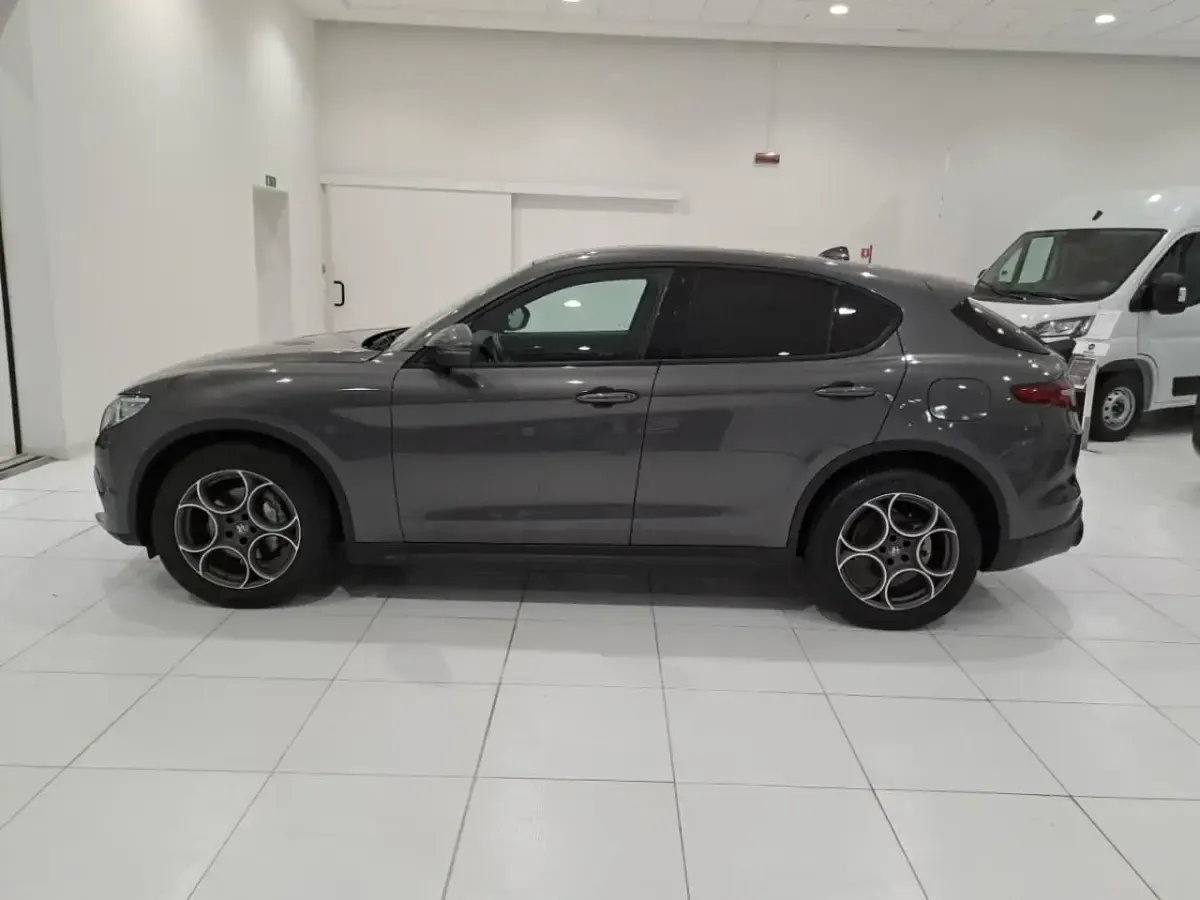 Usata Alfa Romeo Stelvio Sprint 190 CV (139 kW) 2022 Grigio SUV