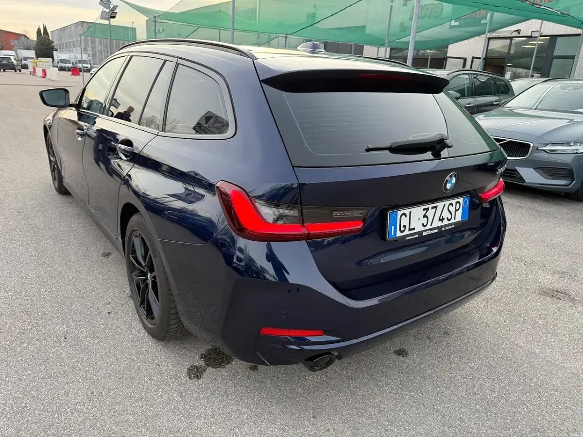 Usata BMW 320e 190 CV (139 kW) 2022 Blu Station wagon