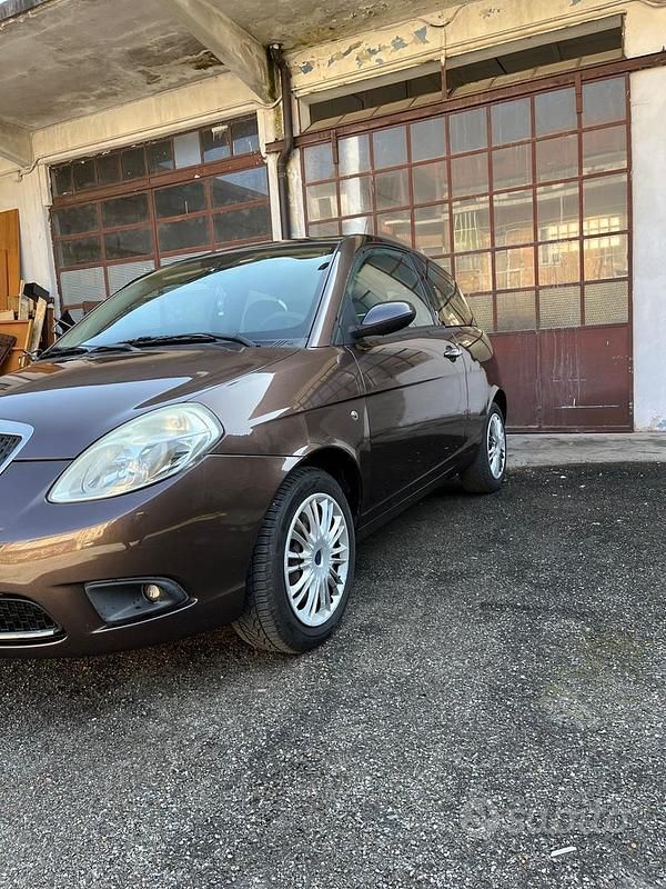 Usata Lancia Ypsilon 64 CV (47 kW) 2009 Marrone Utilitaria