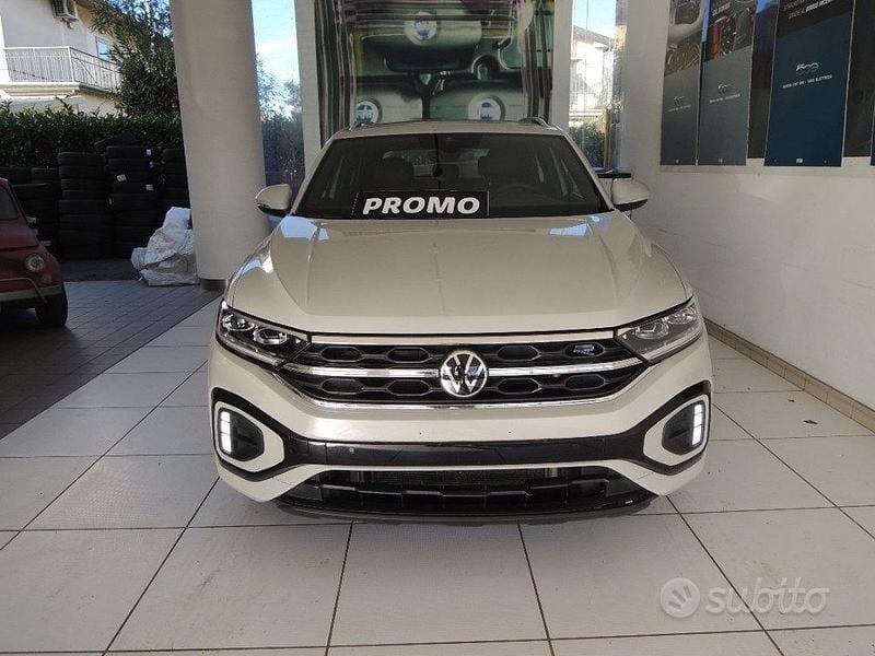 Usata VW T-Roc R-line 116 CV (85 kW) 2024 Beige SUV