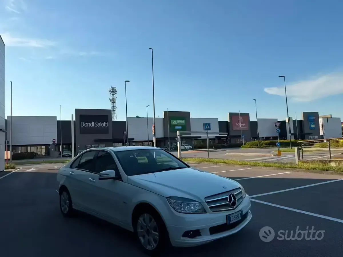 Usata Mercedes C220 Avantgarde 170 CV (125 kW) 2010 Bianco Berlina