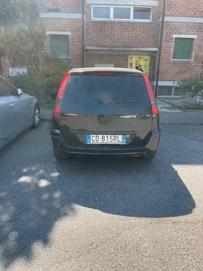 Usata Ford Fusion 101 CV (74 kW) 2002 Nero Utilitaria