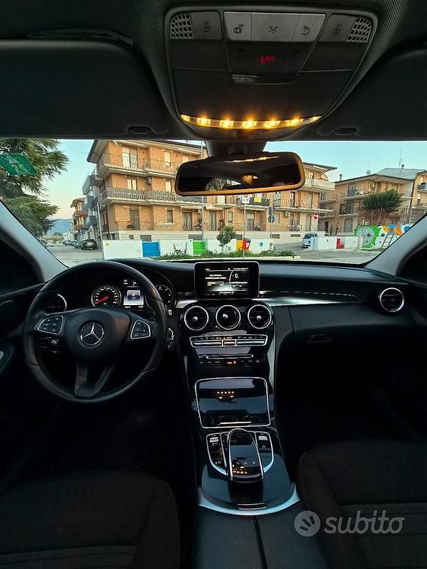 Usado Mercedes C200 136 CV (100 kW) 2015 Gris Berlina