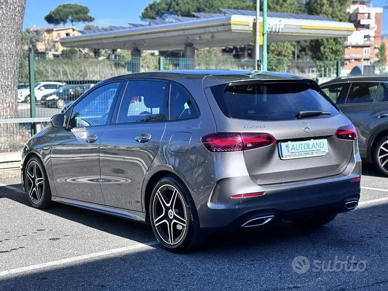 Usata Mercedes B200 AMG Line Premium 150 CV (110 kW) 2023 Grigio metallizzato Monovolume
