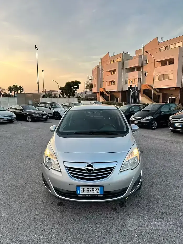 Usata Opel Meriva Cosmo 95 CV (69 kW) 2011 Grigio Monovolume