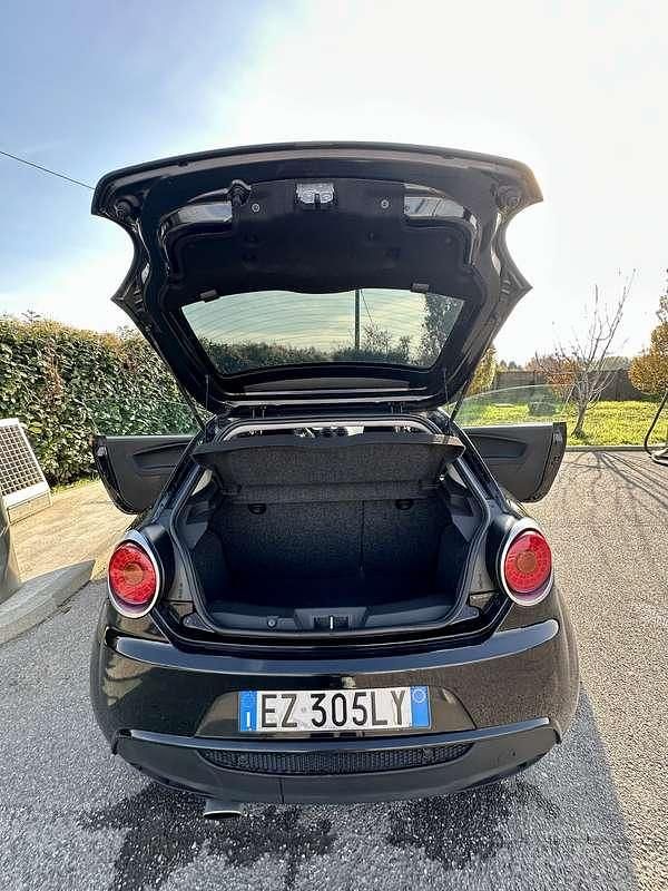 Second-hand Alfa Romeo MiTo Distinctive 84 CP (61 kW) 2015 Hatchback