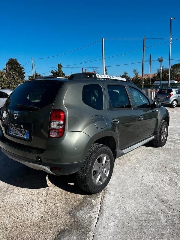 Usata Dacia Duster 110 CV (80 kW) 2015 Verde Station wagon
