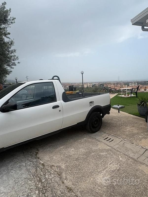 Usata Fiat Strada 69 CV (50 kW) 2000 Bianco Pick-up