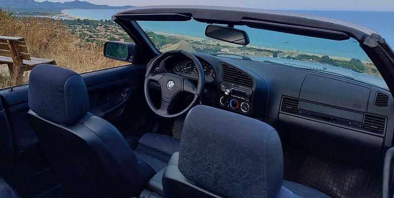 Usata BMW 318 Cabriolet 116 CV (85 kW) 1995 Blu/azzurro Cabrio