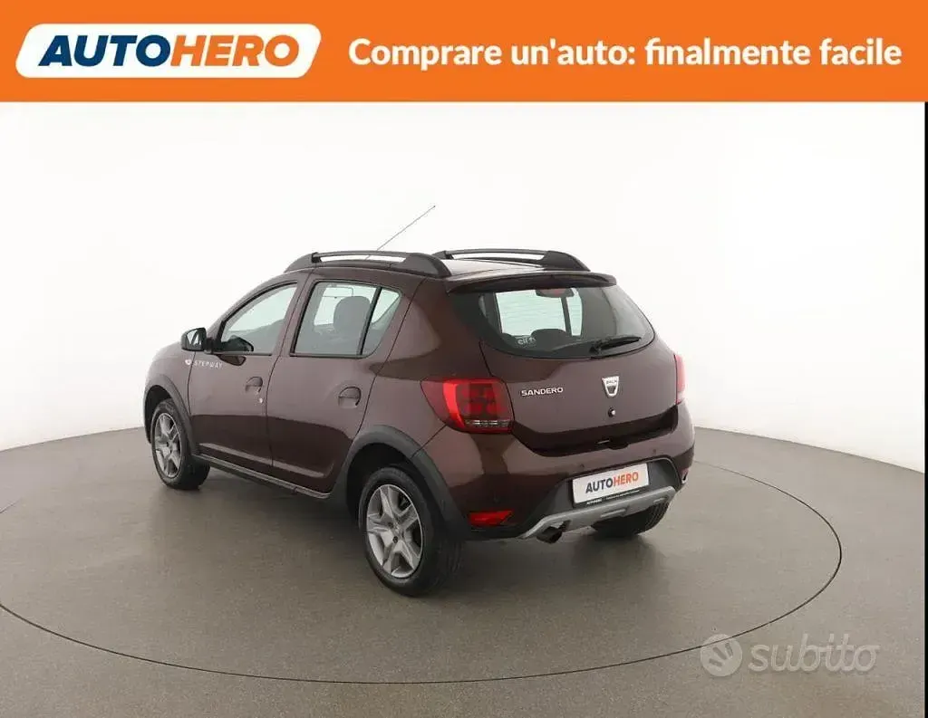 Usado Dacia Sandero Stepway 90 CV (66 kW) 2017 Marrón Berlina