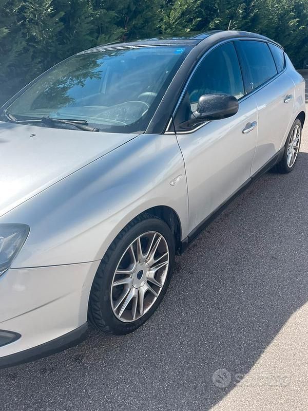 Usata Lancia Delta 120 CV (88 kW) 2009 Grigio Utilitaria