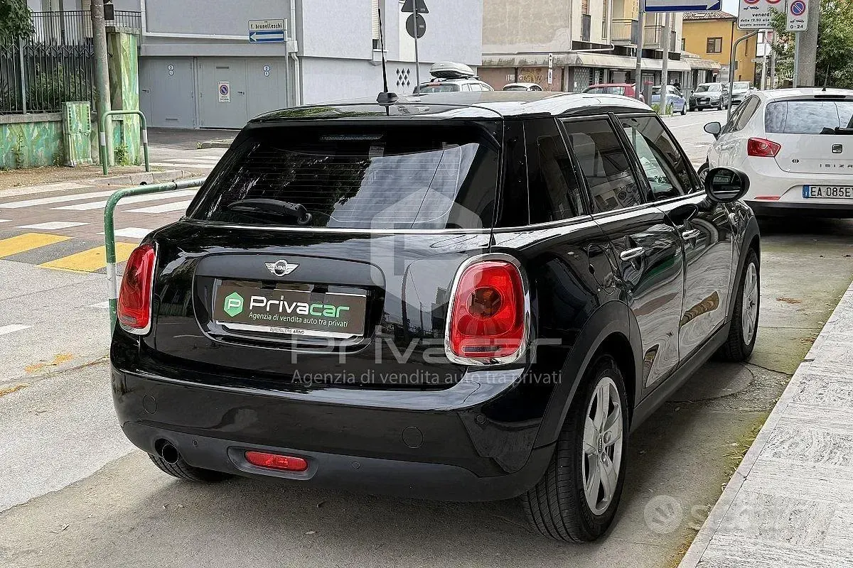 Usata Mini ONE 102 CV (75 kW) 2016 Nero Utilitaria