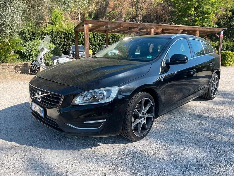 Usata Volvo V60 Kinetic 120 CV (88 kW) 2016 Nero Station wagon