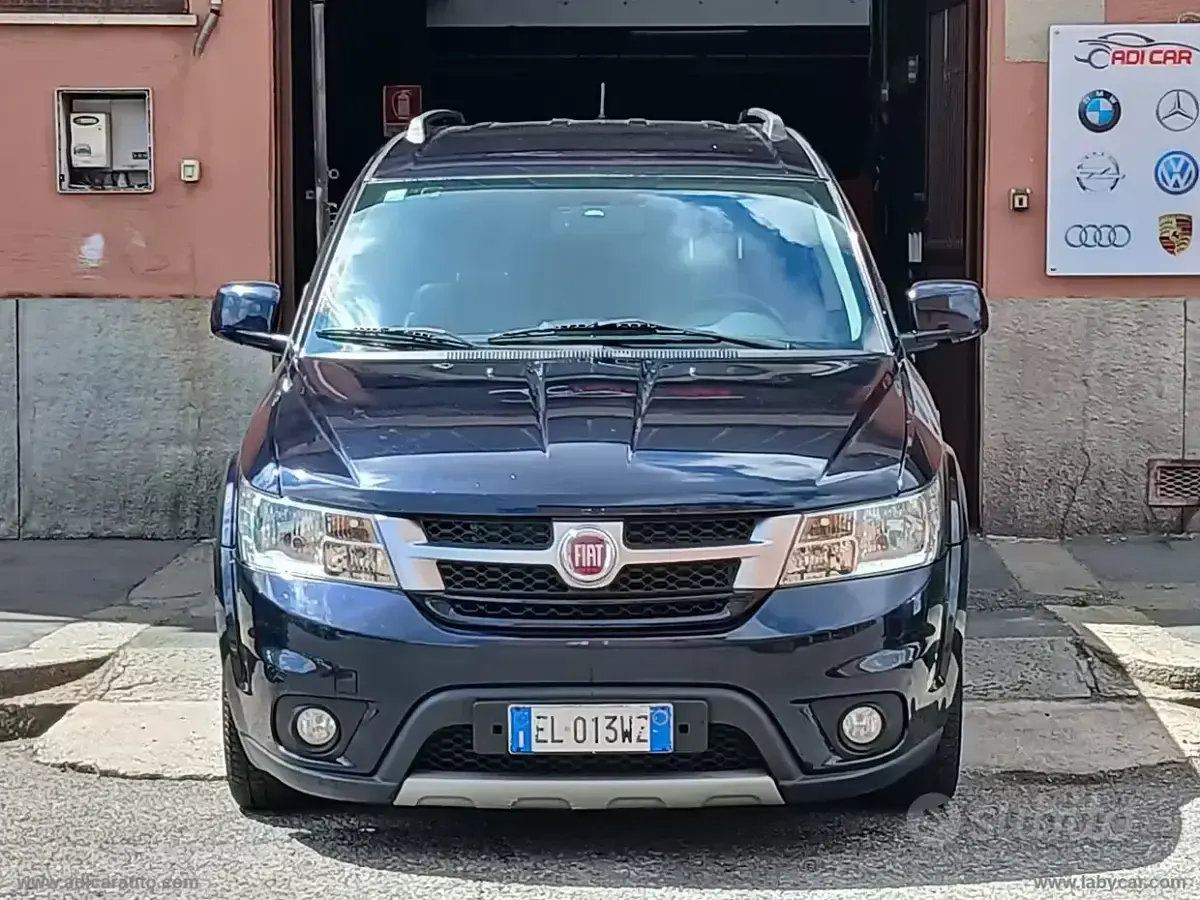 Usata Fiat Freemont 140 CV (102 kW) 2012 Blu SUV