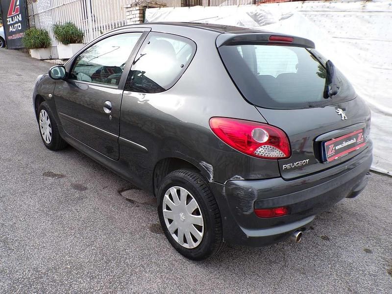 Begagnad Peugeot 206 60 HK (44 kW) 2012 Grå Sedan