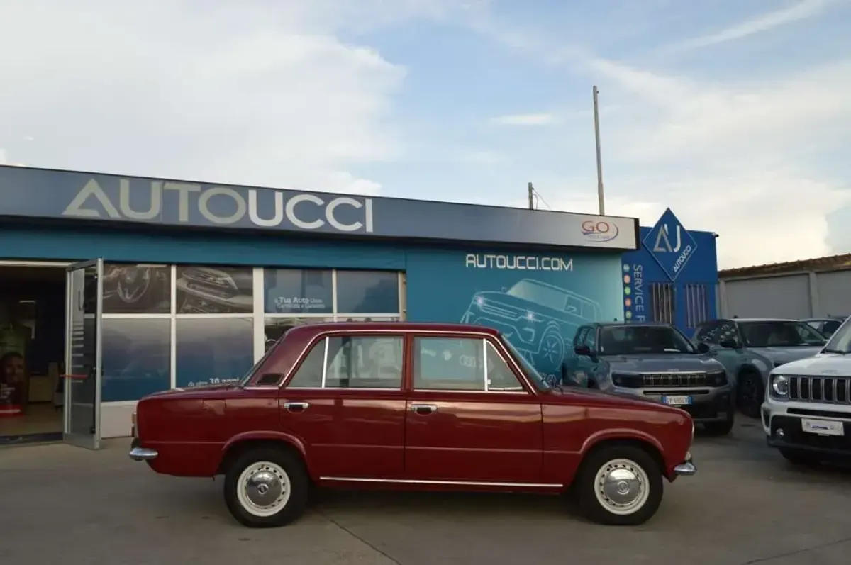 Usata Fiat 124 65 CV (47 kW) 1973 Bordeaux Berlina