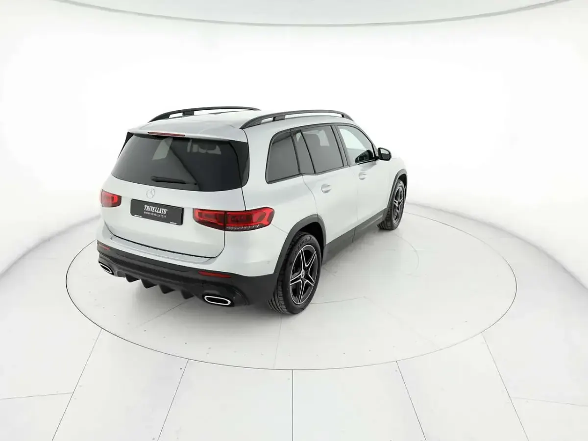 Usata Mercedes GLB180 Premium 116 CV (85 kW) 2023 Argento SUV