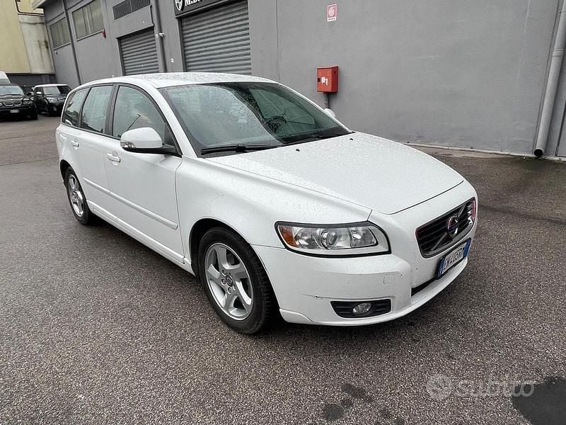 Usata Volvo V50 115 CV (84 kW) 2012 Bianco Station wagon