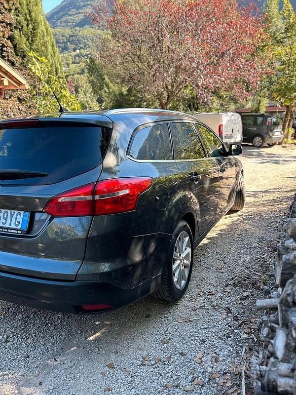 Usata Ford Focus 120 CV (88 kW) 2016 Grigio Station wagon