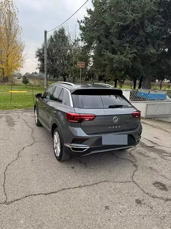 Usata VW T-Roc 150 CV (110 kW) 2018 Grigio SUV